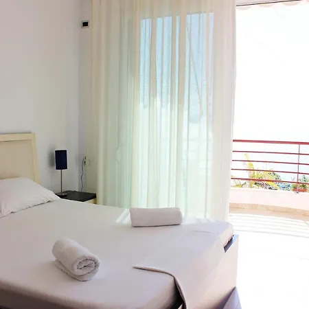 Sunny Apartment Sarande